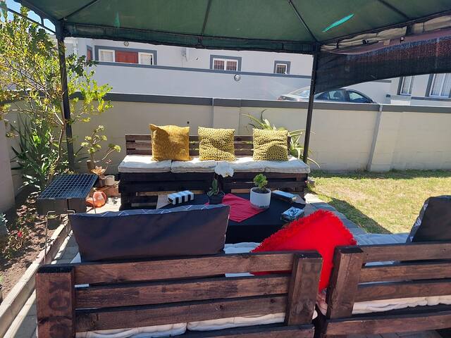 Flower house Entire gallery image 5