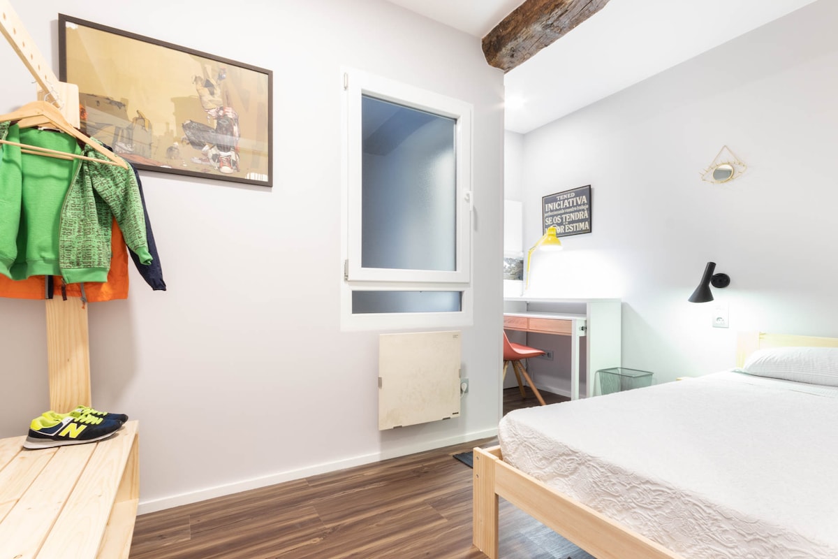 הם נהדרים, מהרגע הראשון, קשובים לנו. הדירה ממוקמת היטב, מרכזית, ליד הכול, מושלמת לבילוי של כמה ימים בעיר. 
הרגשנו כמו בבית. תודה רבה! - חאווייר (ולנסיה)