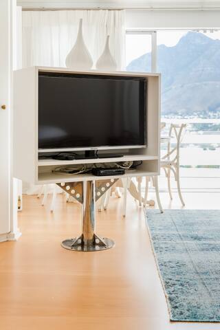 Cape Town Villa. Exquisite View of Table Mountain gallery image 5