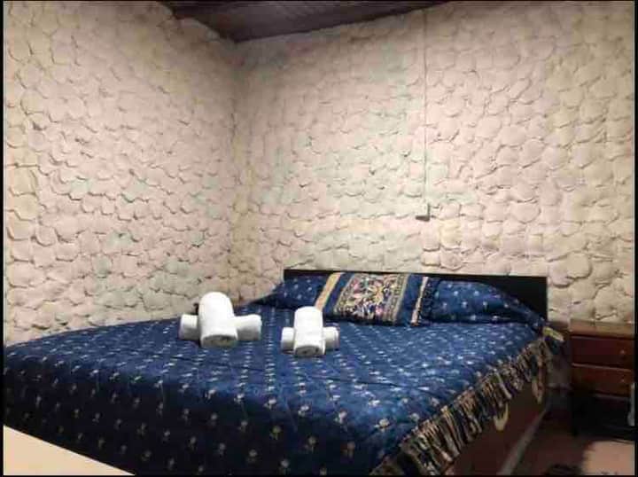 Dormitorio principal con cama tamaño king