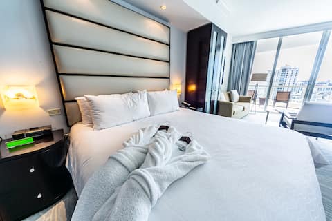 Sorrento Ocean / Bay Jr Suite in the Fontainebleau