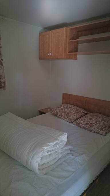Chambre avec lit double