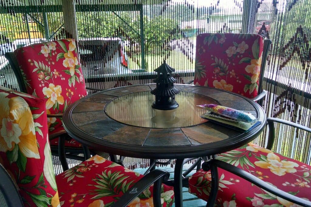 Enjoy breakfast on the lanai!