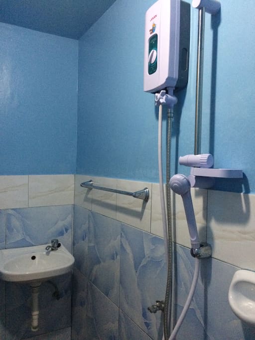 Hot and cold water shower