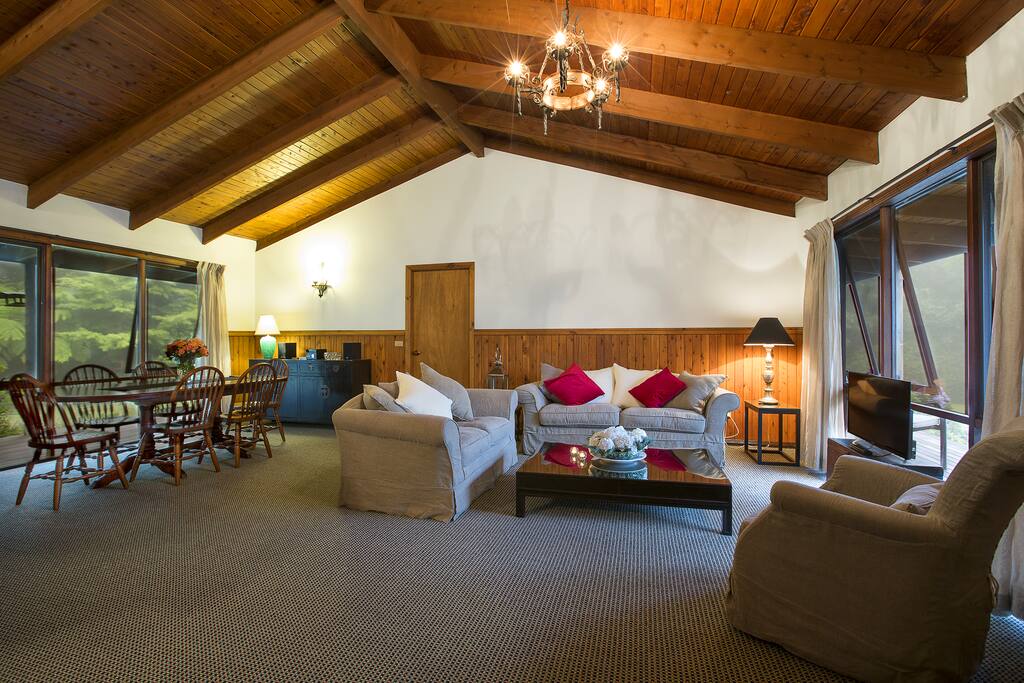 Loungeroom diningroom combined