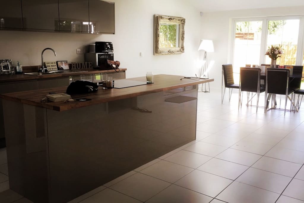 Kitchen/ dining area