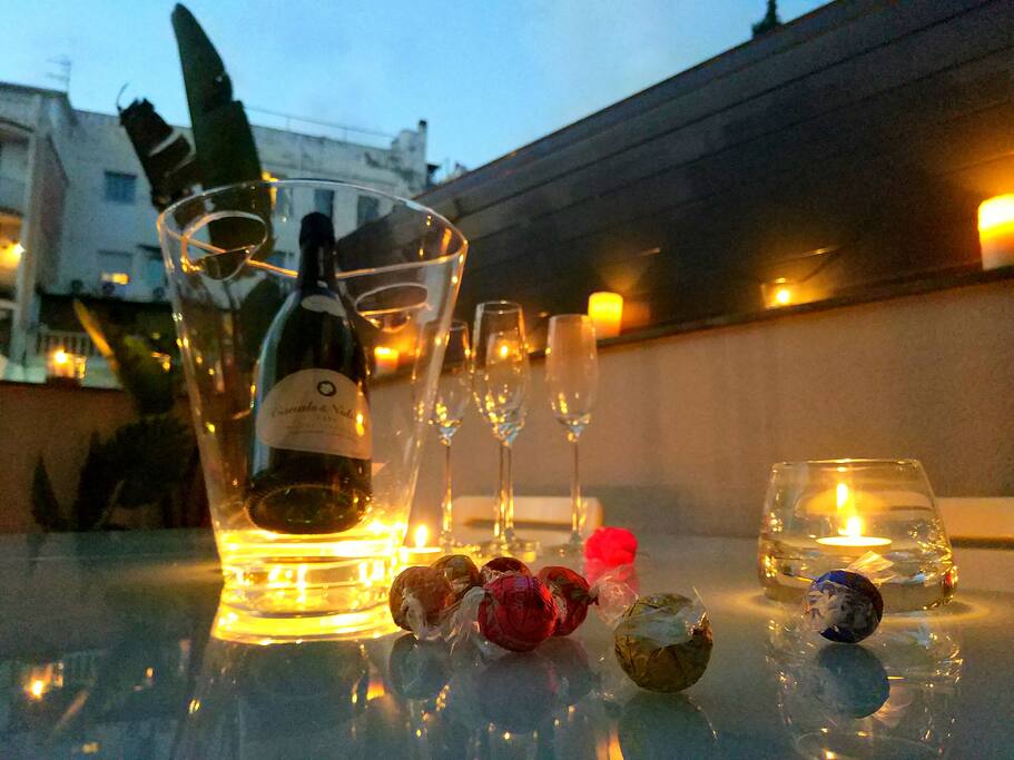 Terraza de noche / Terrace by night