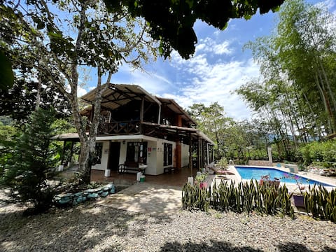 Country estate with Jacuzzi, Pool and Parking