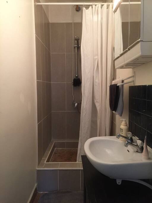shower (WC separate)