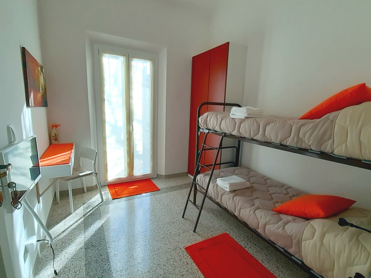Habitación doble "naranja" con litera