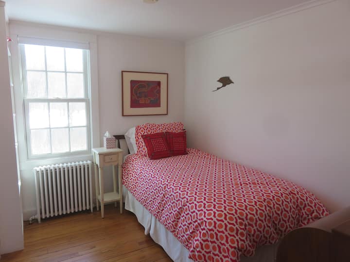 ห้องนอน 4 - เตียงเดี่ยวคู่พร้อมห้องน้ำในตัว 