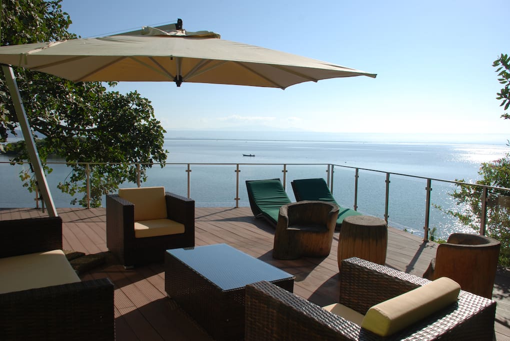The stunning deck on the prow