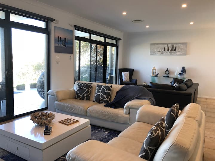Beyond The Sea (Absolute Waterfront, Heated Pool) - St Georges Basin