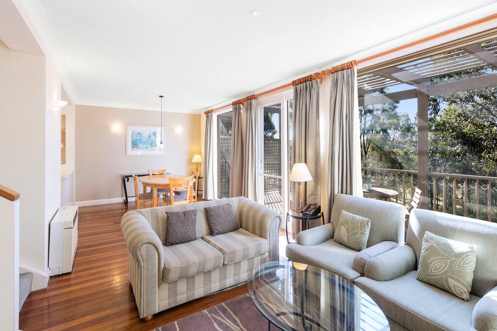 2 Bedroom Villa: Living & Dining