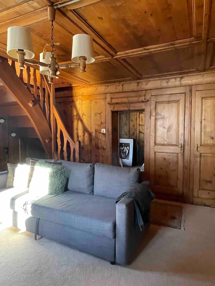 Дневна соба, кауч на спуштање