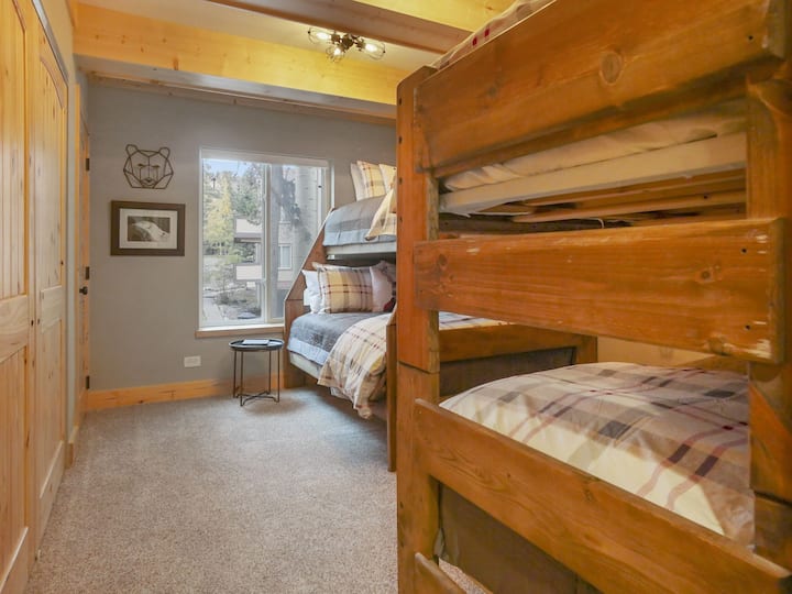 Bunk room....sleeps 4/5