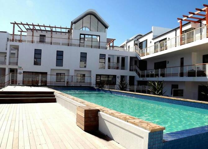 Azure Beach Penthouse *3 Beds *Pool *100M fiber gallery image 2