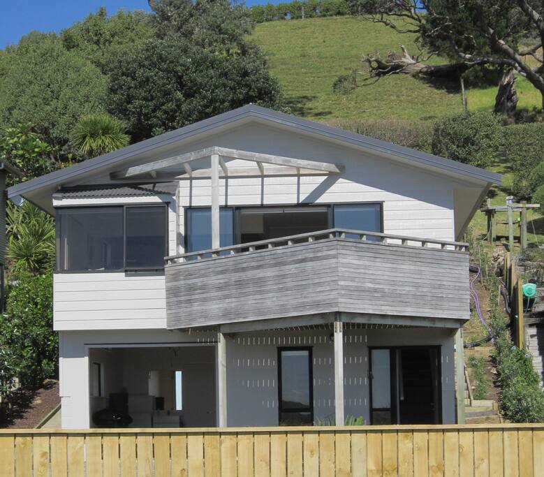 Spectacular Woolleys Bay beach house