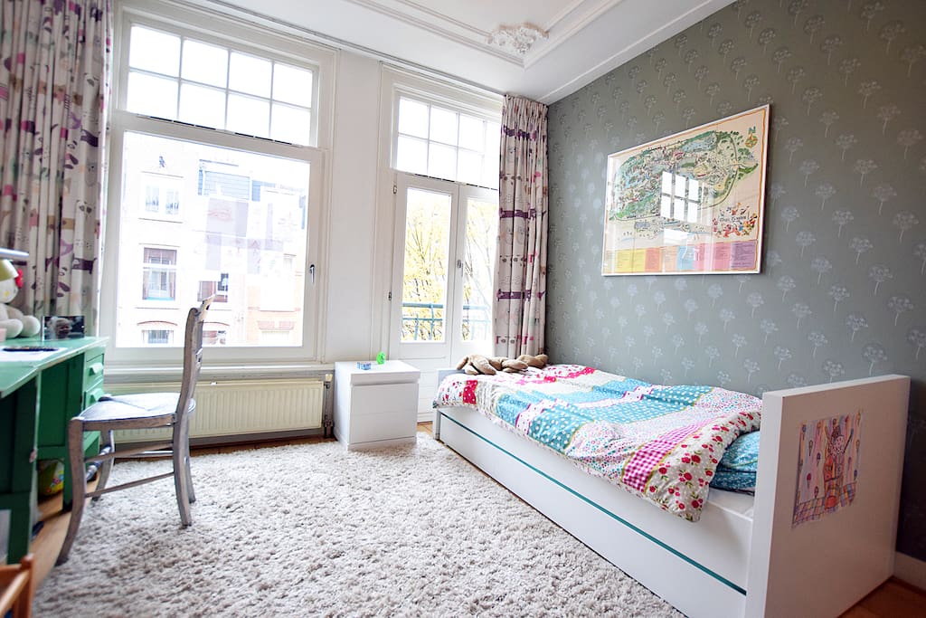 The bed can be expanded to a double bed