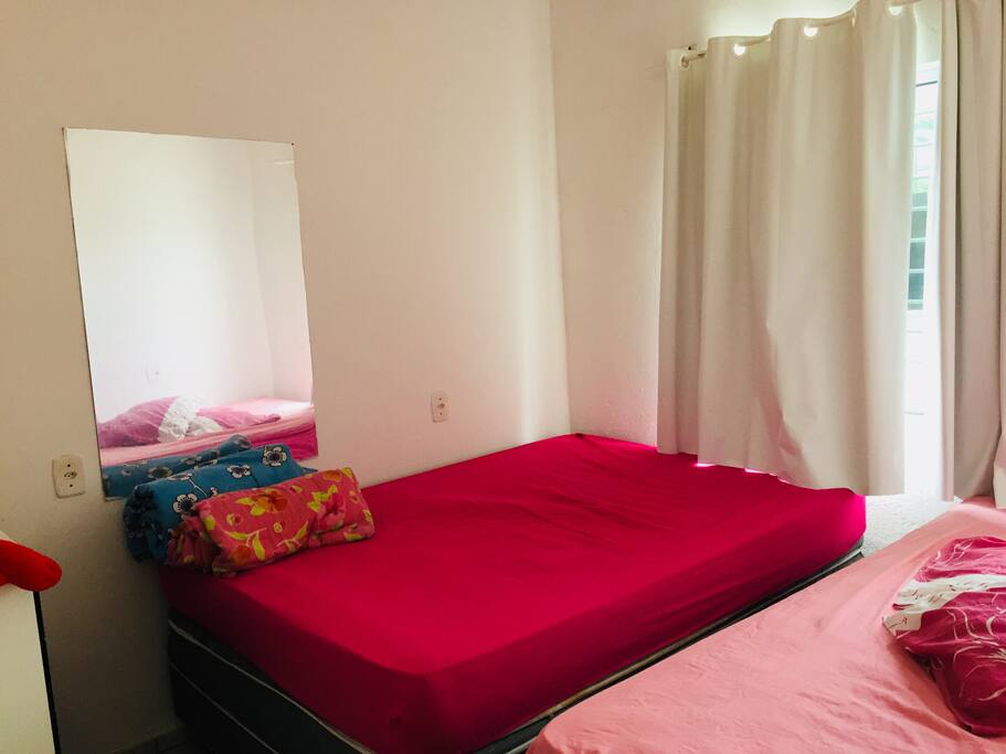 Quarto com duas camas de casal