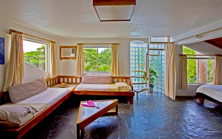 OCEANFRONT PENTHOUSE - Playa Grande FRONT & CENTER