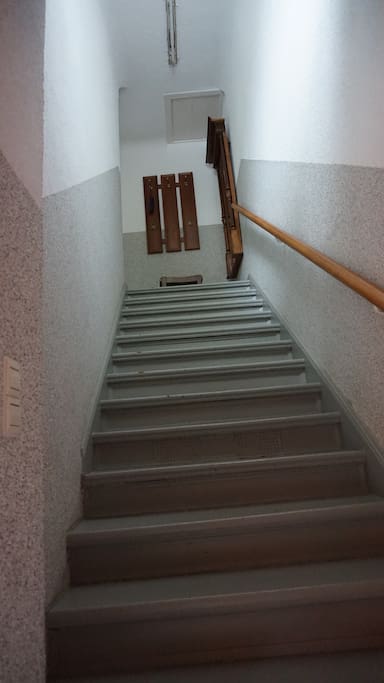 Treppe zur 1. Etage / stairs to the first floor