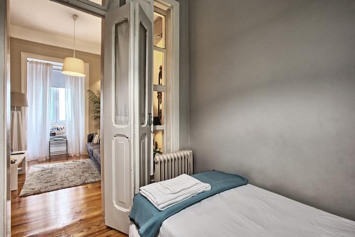 客厅可观看卧室电视和无线网络 