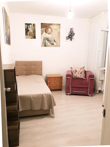 live in a painting atelier