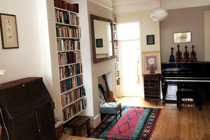 Spacious Edwardian Family House gallery image 3