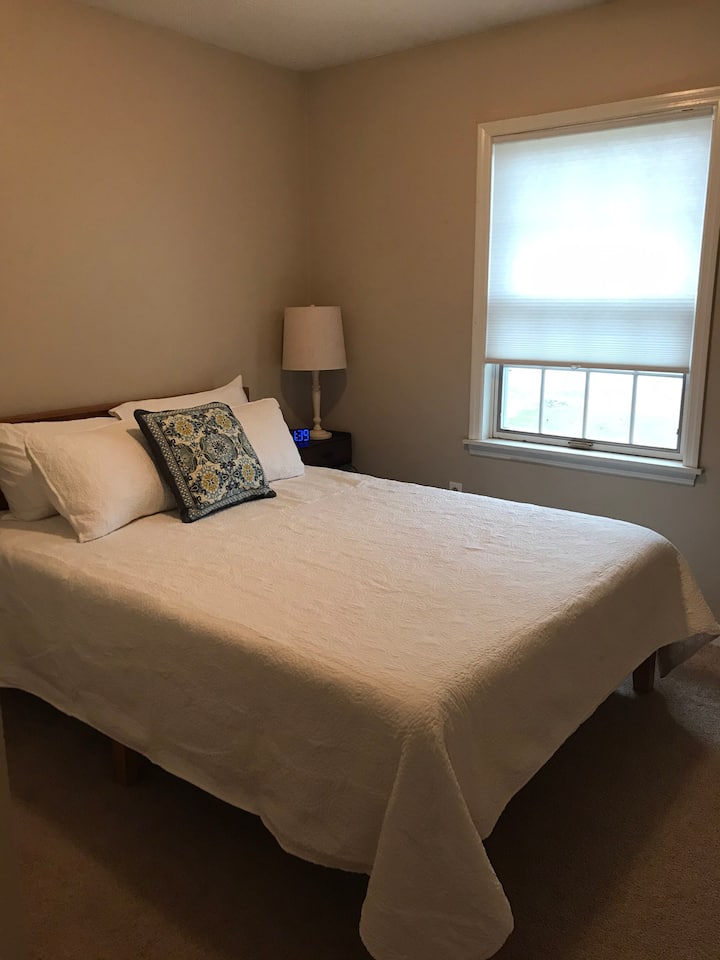 Deuxième chambre avec lit queen size