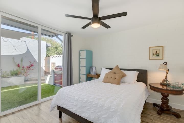 Second bedroom with queen bed.