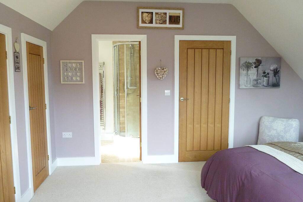Straight through to the En suite.