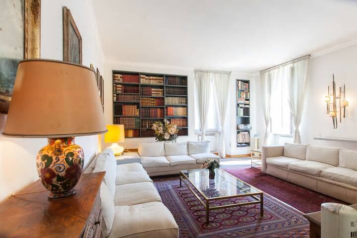 Rome Spanish Steps : Wide Apartment Up to 7 People gallery image 4