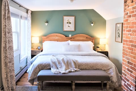 Laurel Island Suite at The Inn on Golden Pond!! FAMILY FRIENDLY!