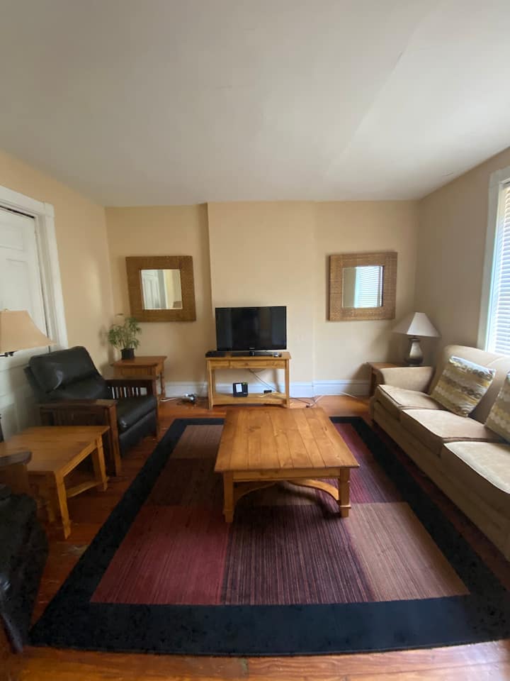 Historic Second Floor 2 Bedroom Apartment - St. Louis, MO