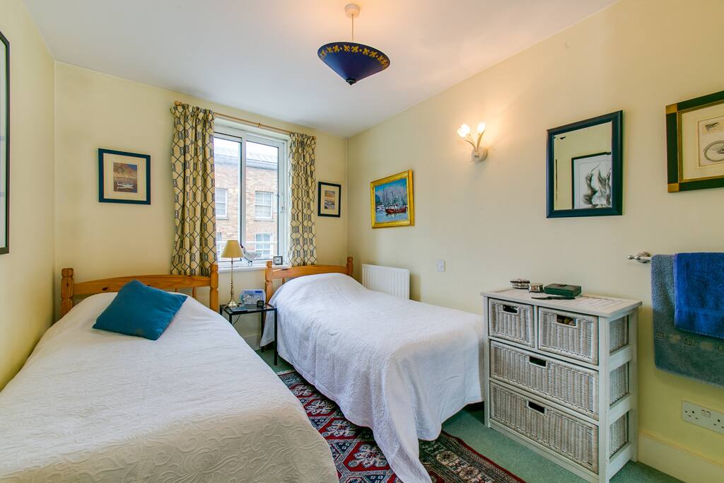Twin bedroom