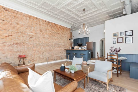 The Bank House on Main - Walkable Everywhere!