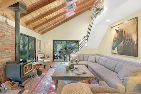 Popular Airbnb listing: Rustic-Modern Retreat in Topanga