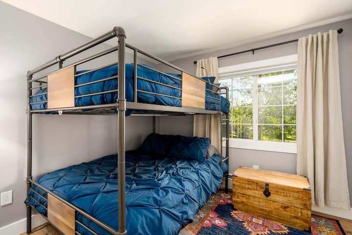 Chumba cha wageni - Malkia juu ya bunk bunk bends