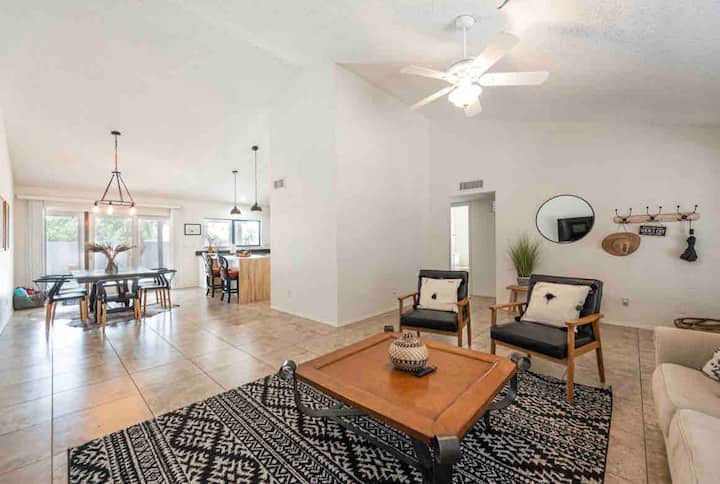 Beautiful Home W Bike Path, Hot Tub & Pool - Chandler, AZ