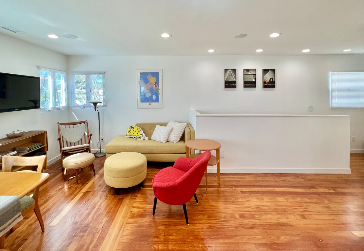 Popular Airbnb listing: Modernist San Diego Experience - Centrally Located in Uptown