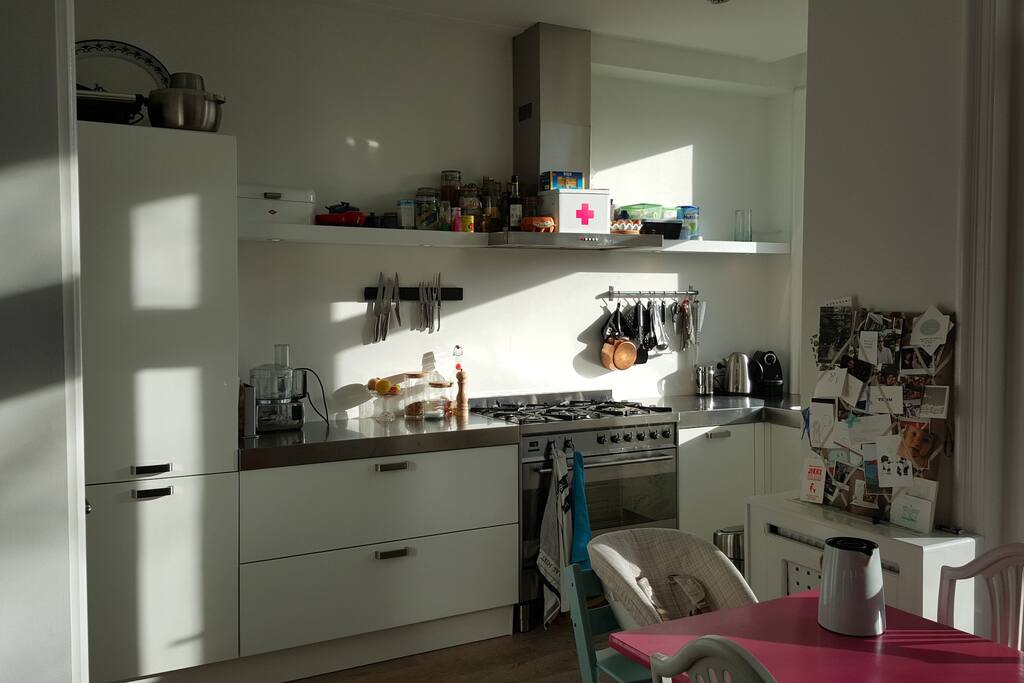 Well equiped kitchen with big stove