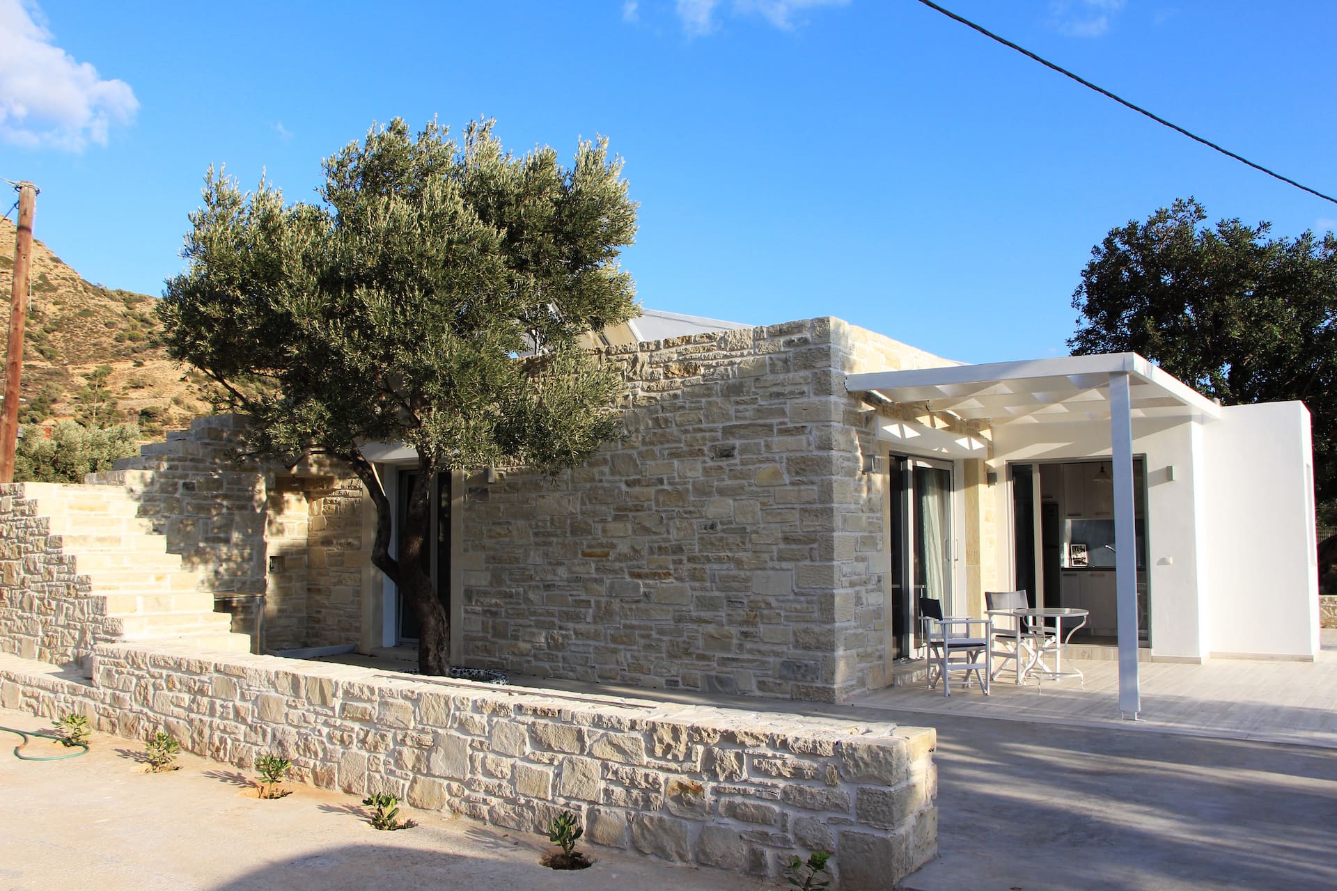 Apartment in the olive grove by the sea