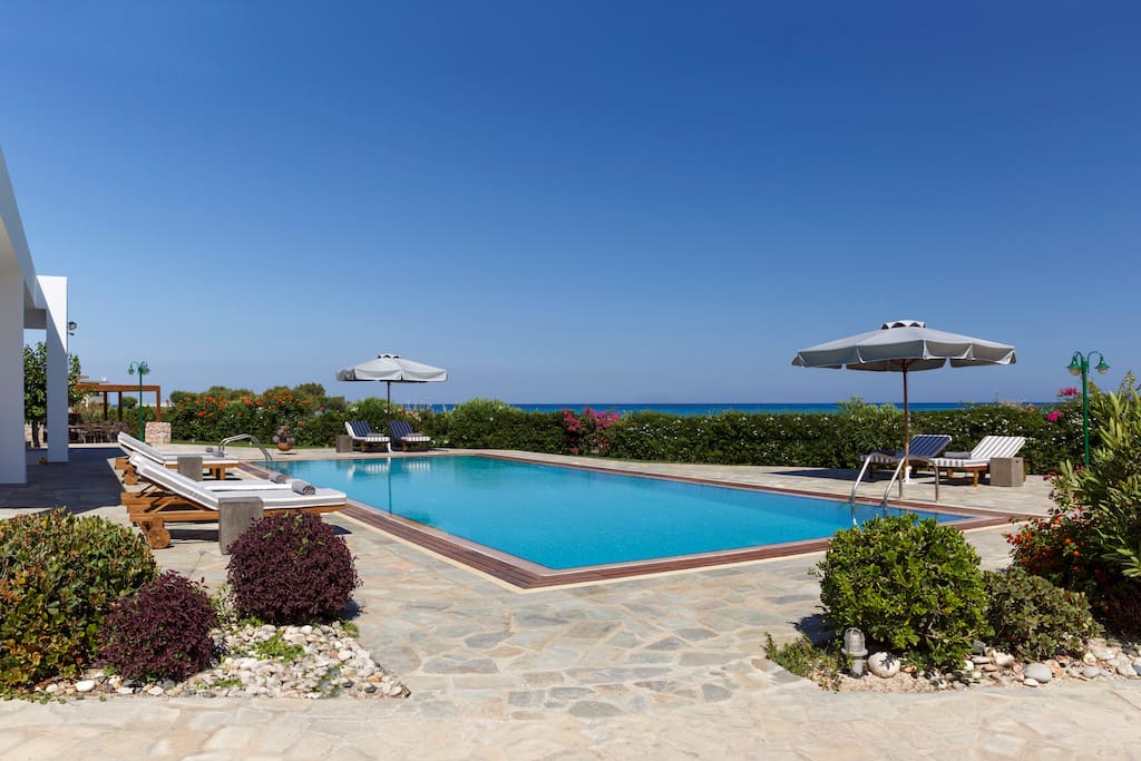 The private swimming pool is 14 meters long and 6 meters wide.