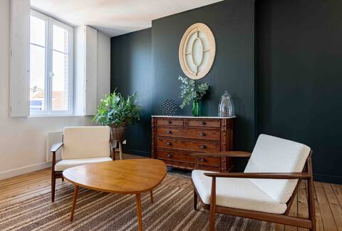 Popular Airbnb listing: Domus II, 300 mt Cathedral, free secure garage in Reims
