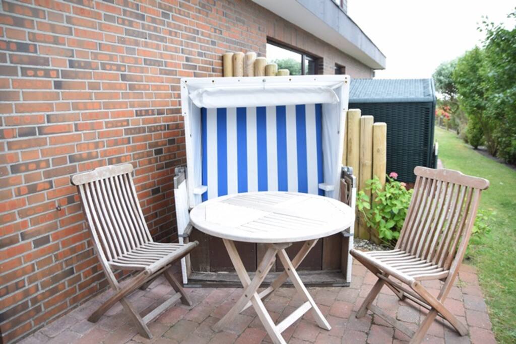 Terrasse mit Strandkorb
