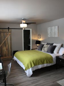 Bighorn Lodge- Sputnik Suite-Ski haven!