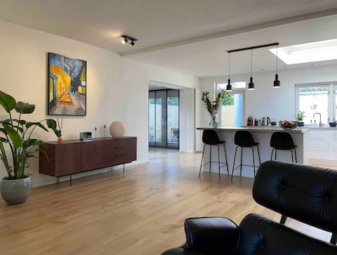 Spacious child-friendly family home for short stay