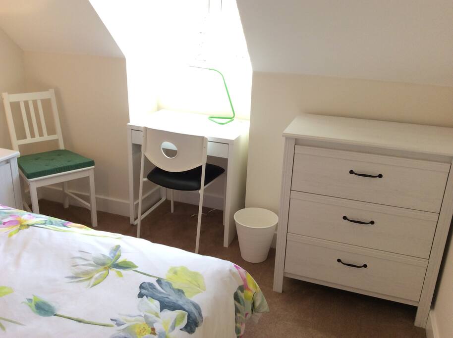 The deskin the first double bedroom