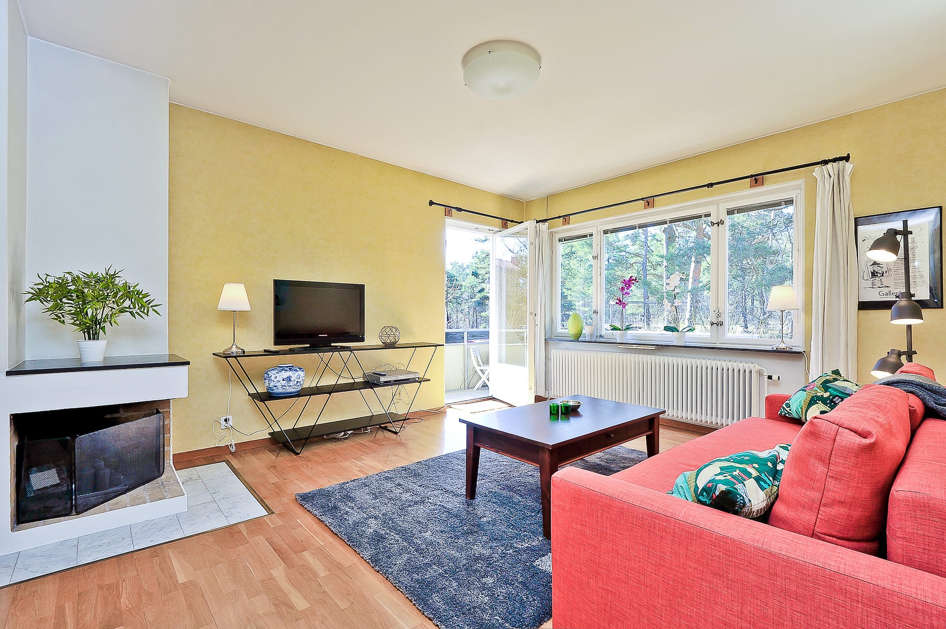Charming two room apartment. Close to inner city.